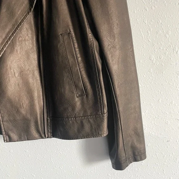 Universal Threads faux leather jacket in black - Picture 4 of 6